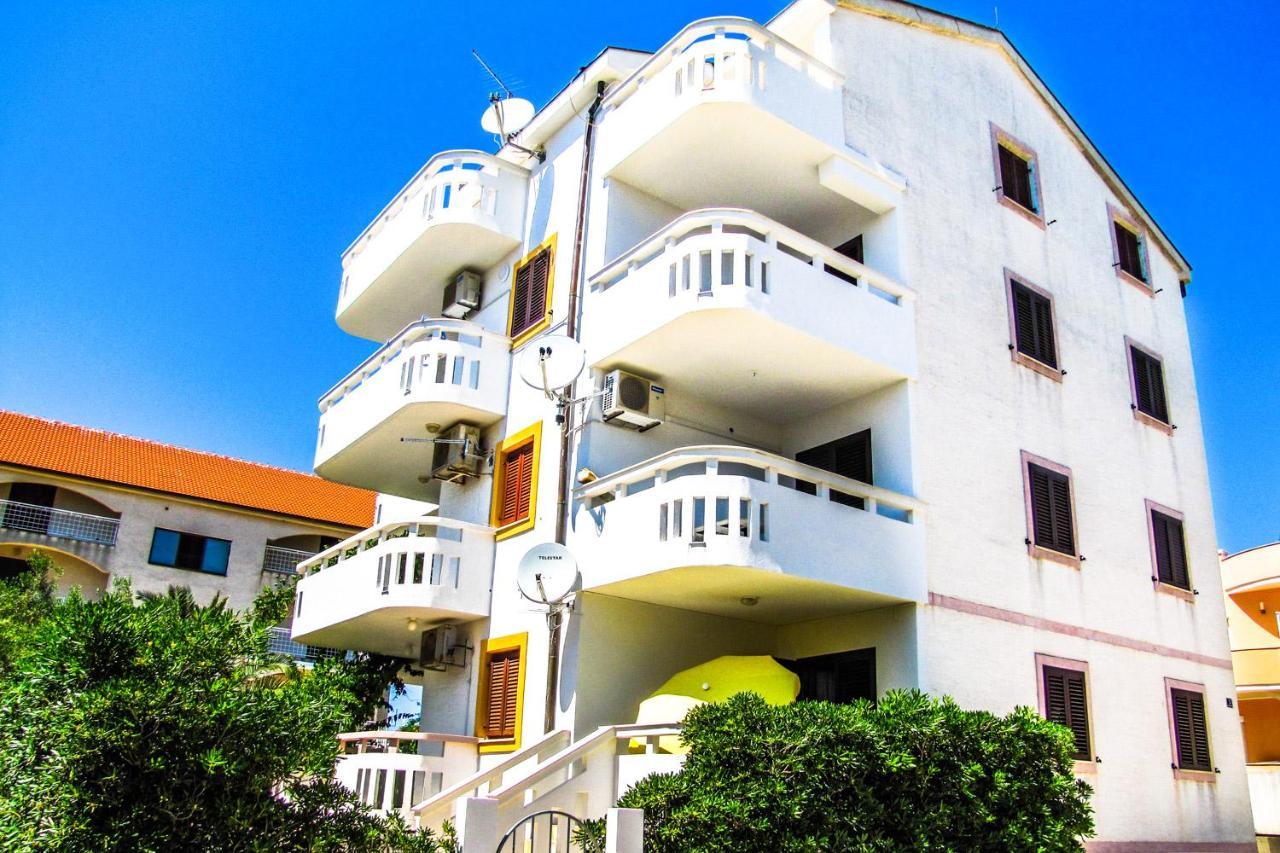 Apartments Hope Novalja Buitenkant foto